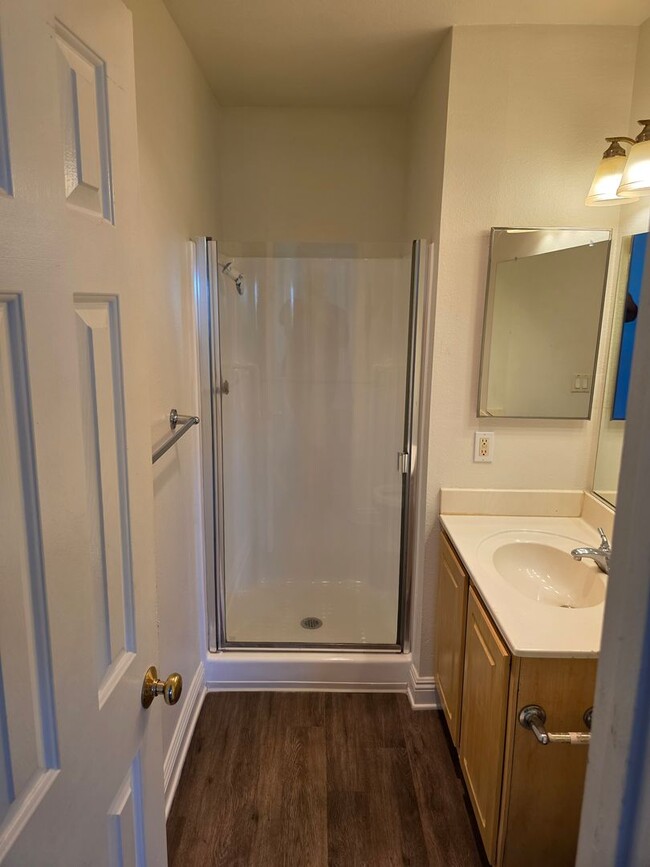 Building Photo - **Special** Renovated upstairs 2 bedroom 2...