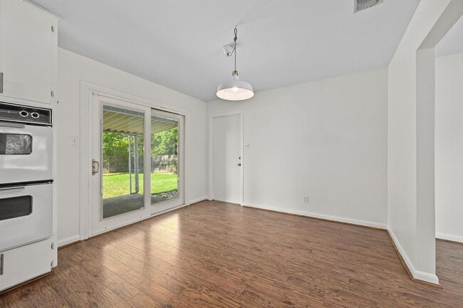 Building Photo - 1607 Glencrest Dr