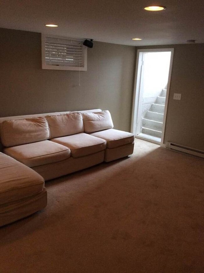 Building Photo - Beautifully Remodeled 1 Bedroom / 1 Bath Unit in the Heart of Old Town Fort Collins! Water/Sewer ...