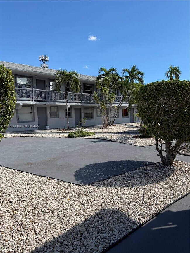 Primary Photo - 2129 Davie Blvd