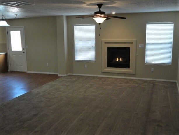 Building Photo - 1232 Maple Meadows Dr NE