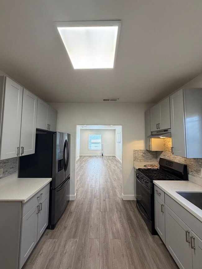 Building Photo - Inviting Open-Flow Home Perfect for Everyday Living & Entertaining