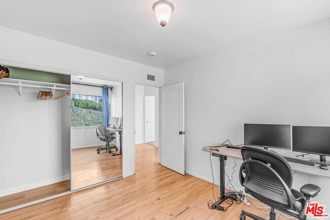 Building Photo - 3632 Amesbury Rd