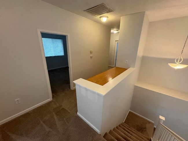 Building Photo - Great Two Story Large Bedroom, Bath Downst...