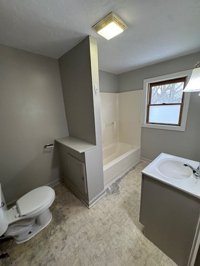 Building Photo - 3519 Weisser Park Ave