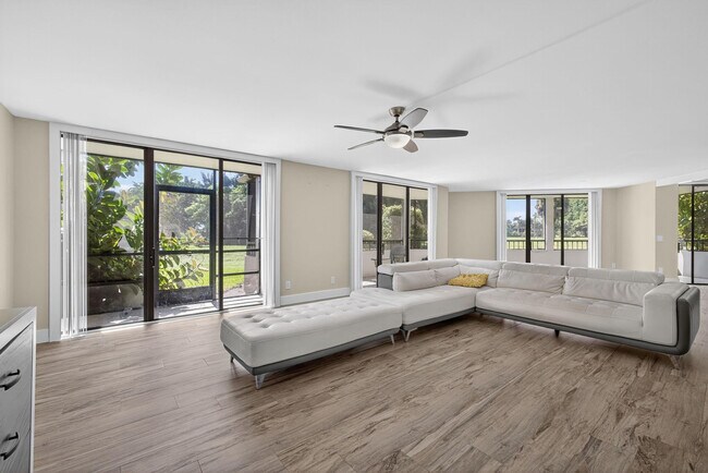 Building Photo - 4770 Fountains Dr S