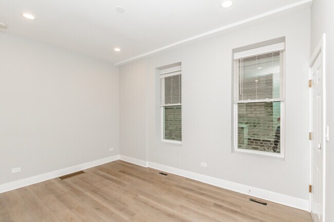 Building Photo - 1319 W Cullerton St