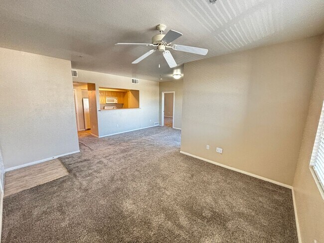 Building Photo - Beautiful 2 bedroom 2 bath condo