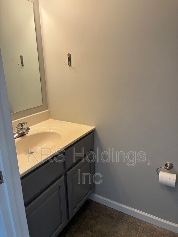Building Photo - 303 Joyce Dr