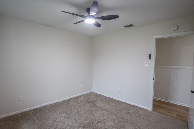 Building Photo - Available Now! Stunning 4 Bedroom 3.5 Bath...