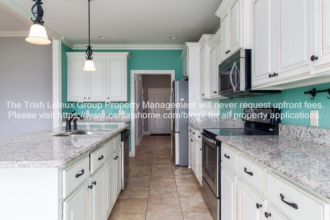 Building Photo - 5228 Bluebird Ln