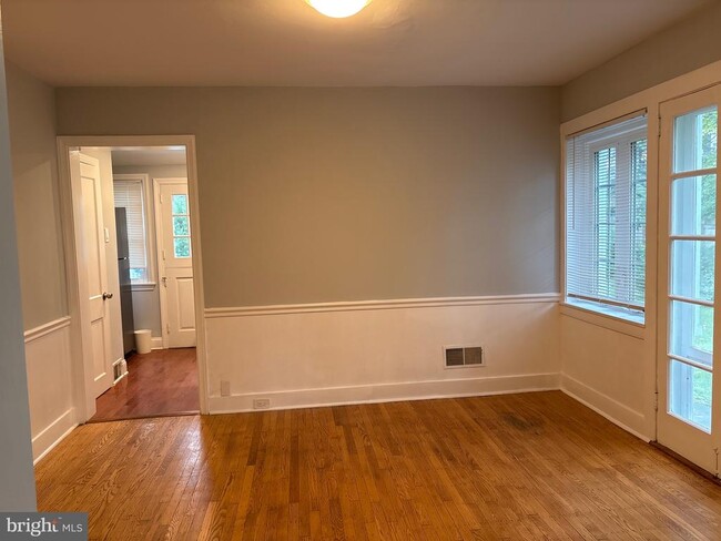 Building Photo - 453 W Lancaster Ave