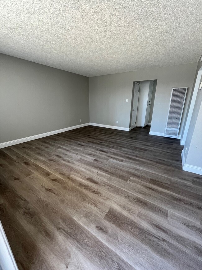 Living room - Hampton Park Apartments