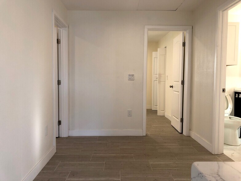 Dining Area - 115 N San Gabriel Blvd