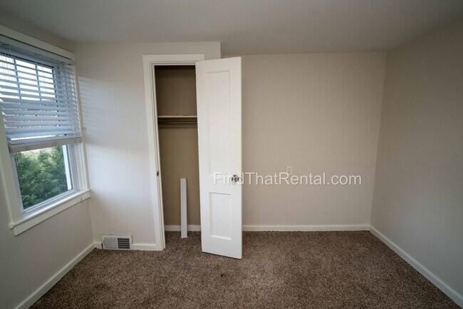 Building Photo - 805 Hamilton St