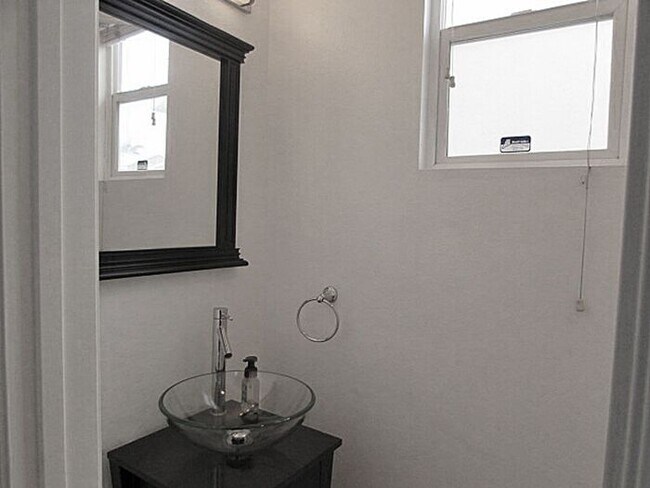 Building Photo - 4BR w/ Pool, Solar & A/C in Perris