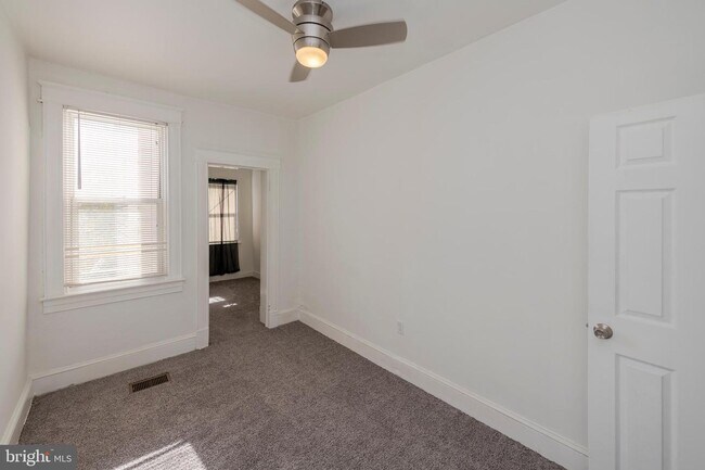 Building Photo - 3317 W Garrison Ave