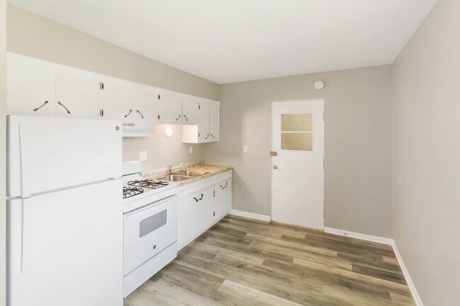 Building Photo - 991 Tollview Ave