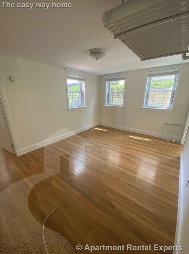 Building Photo - 14 Centre St