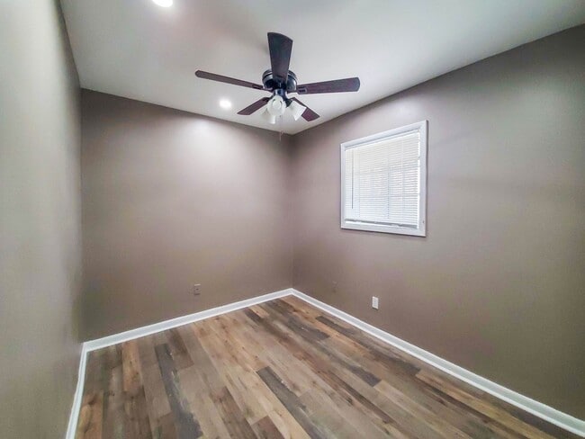 Building Photo - Breathtaking Mountain Views!