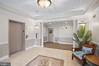 Building Photo - 4700 Water Park Dr