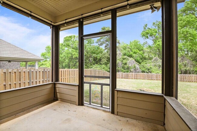 Building Photo - 731 Hedgefield Way