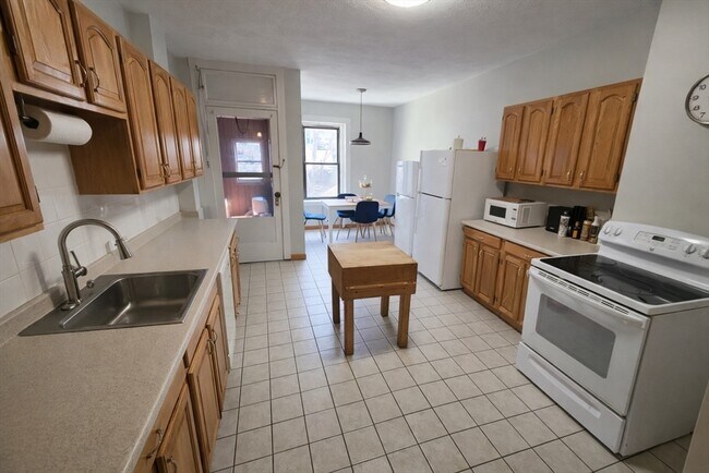 Building Photo - 30 Claflin Rd