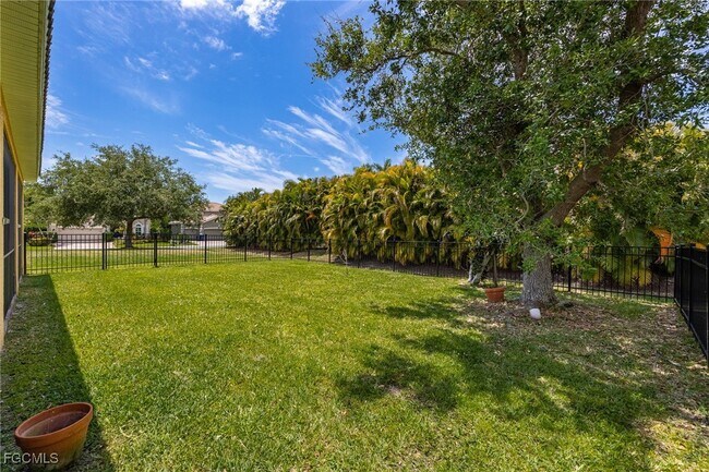 Building Photo - 16530 Whispering Trace Ct