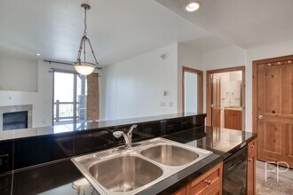 Building Photo - Highlands Green Lodge!  Updated One Bedroo...