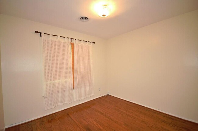 Building Photo - 5103 Orleans Ct