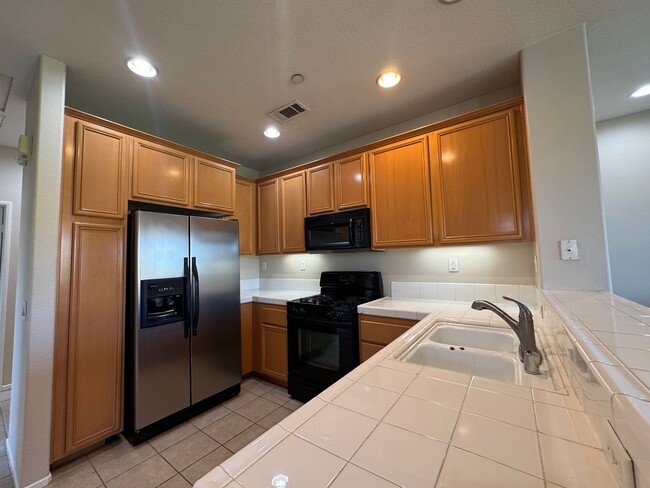 Building Photo - Cute 2 bedroom Condo Available for Rent