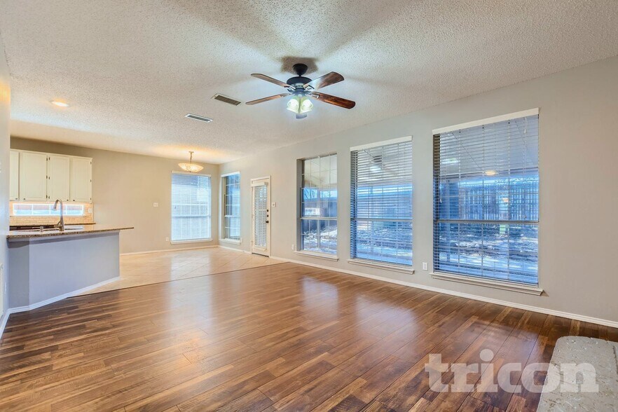 Building Photo - 4649 Devonshire Dr