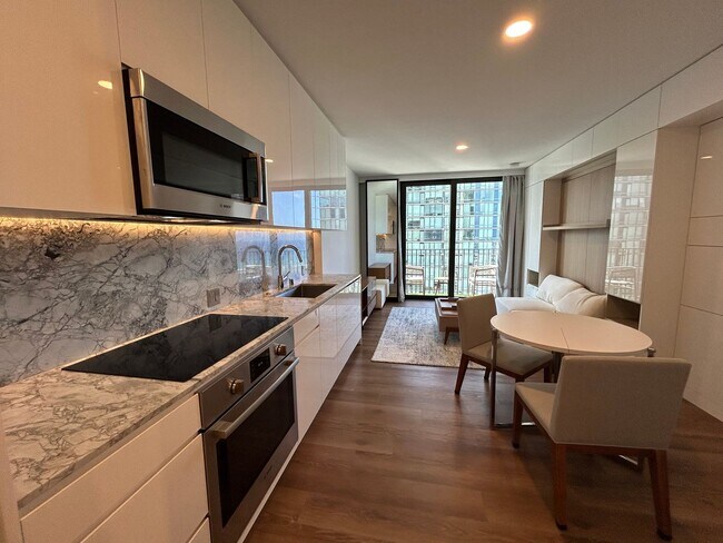 Building Photo - 2505