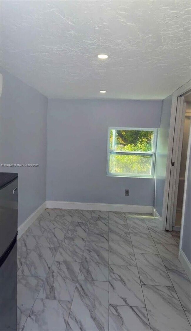 Building Photo - 173 W 16th St