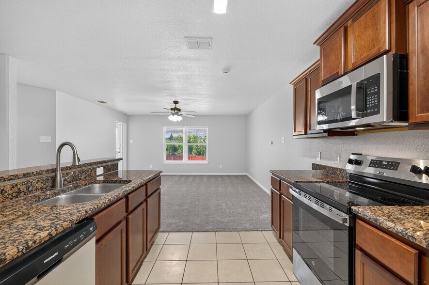 Building Photo - 6531 Luckey Sq