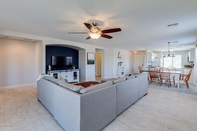 Building Photo - 3868 W Carlos Ln