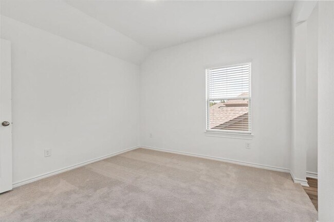 Building Photo - 15818 Dove Holw Dr