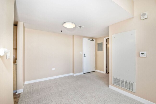 Building Photo - 425 W Beech St