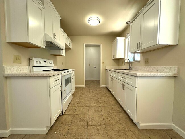 Building Photo - 525 Downing Ln