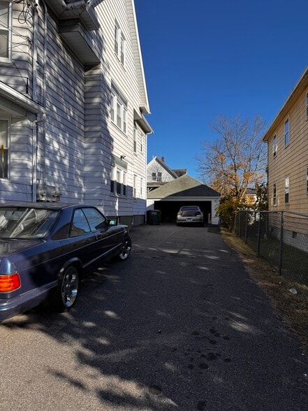 Building Photo - 180 Summerfield Ave