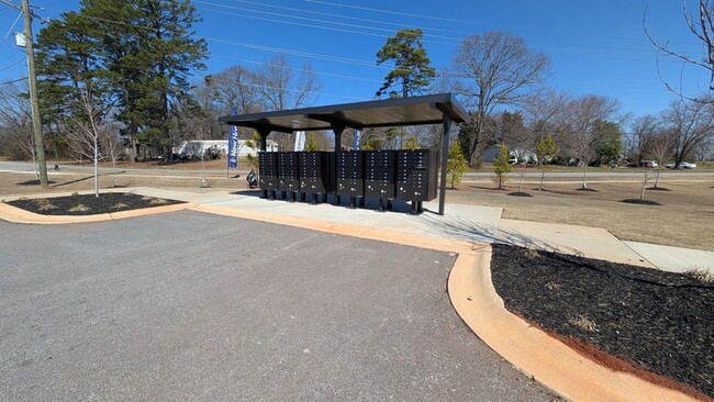 Building Photo - 810 Embark Cir