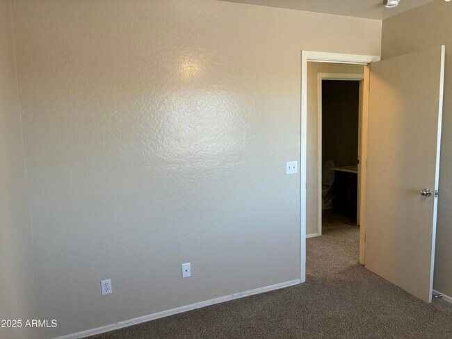 Building Photo - 7207 S Sunrise Way