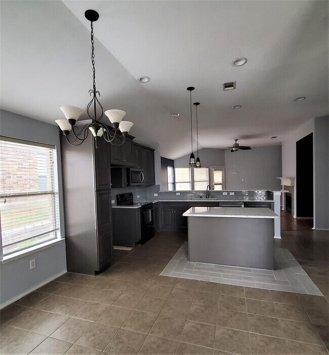 Building Photo - 2017 Burl Ln