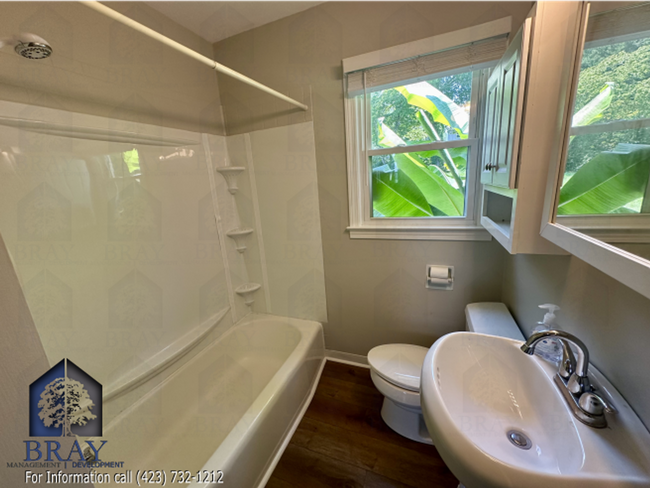 Building Photo - One level living with scenic views