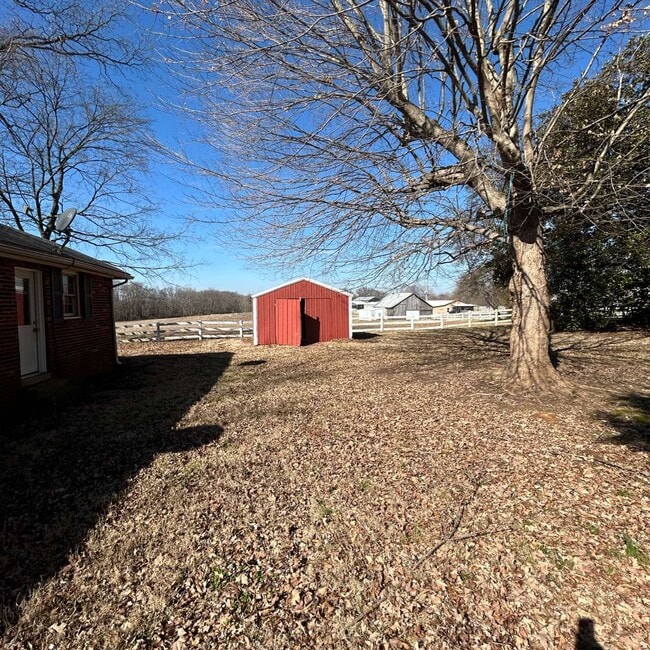 Building Photo - 226 Magnolia St