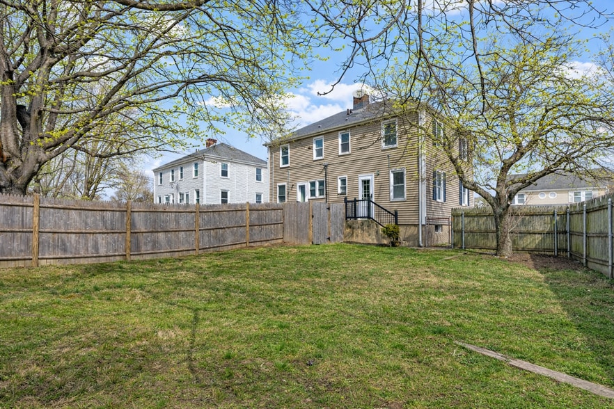 Building Photo - 7 Shangri La Ln