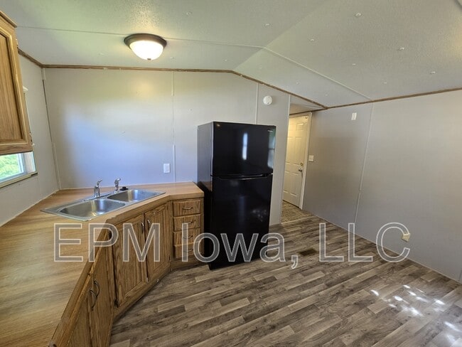 Building Photo - 700 W Ridgeway Ave