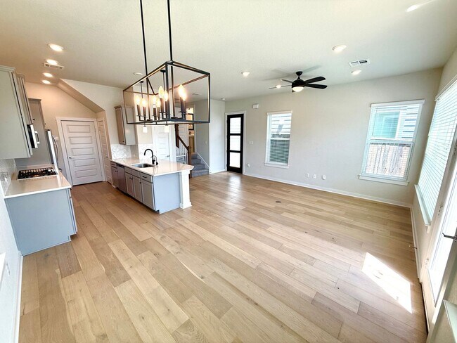 Building Photo - **MOVE IN SPECIAL** 2-Story 3 Bedroom / 2....