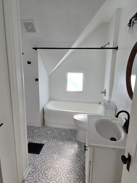 Building Photo - 1105 Wheeler St