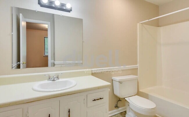 Building Photo - 3510 Woodlake Rd